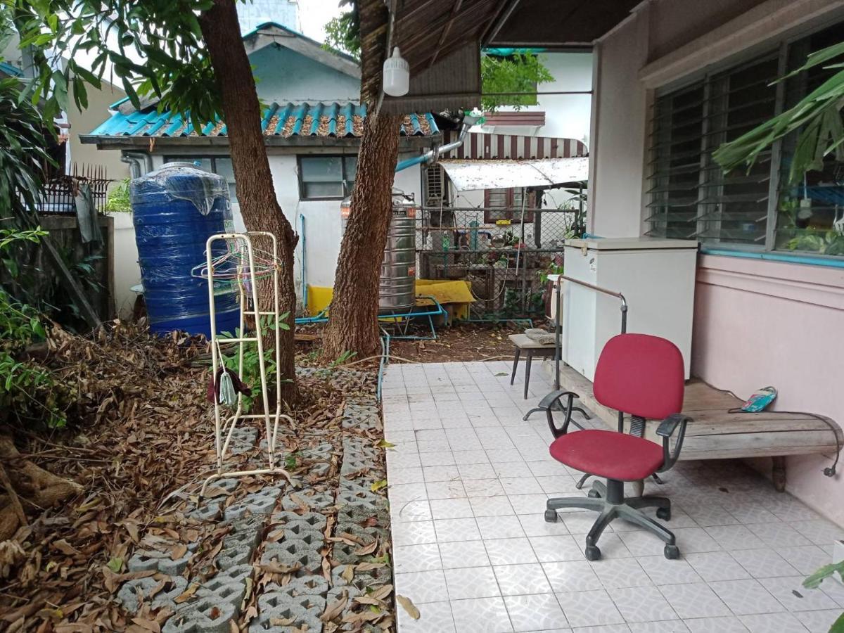 Young And Beautiful Bangkok Exterior photo