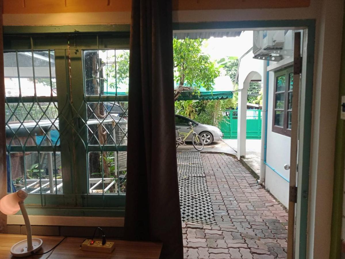 Young And Beautiful Bangkok Exterior photo