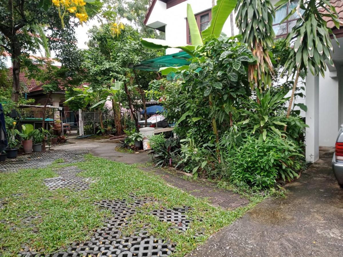 Young And Beautiful Bangkok Exterior photo