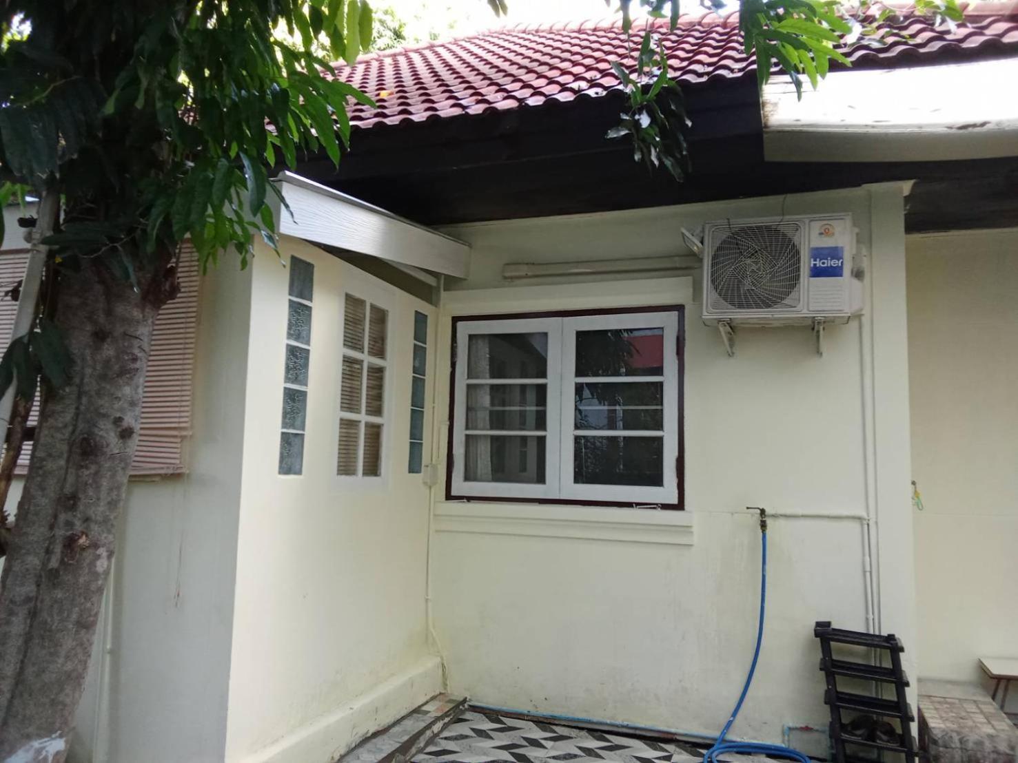 Young And Beautiful Bangkok Exterior photo