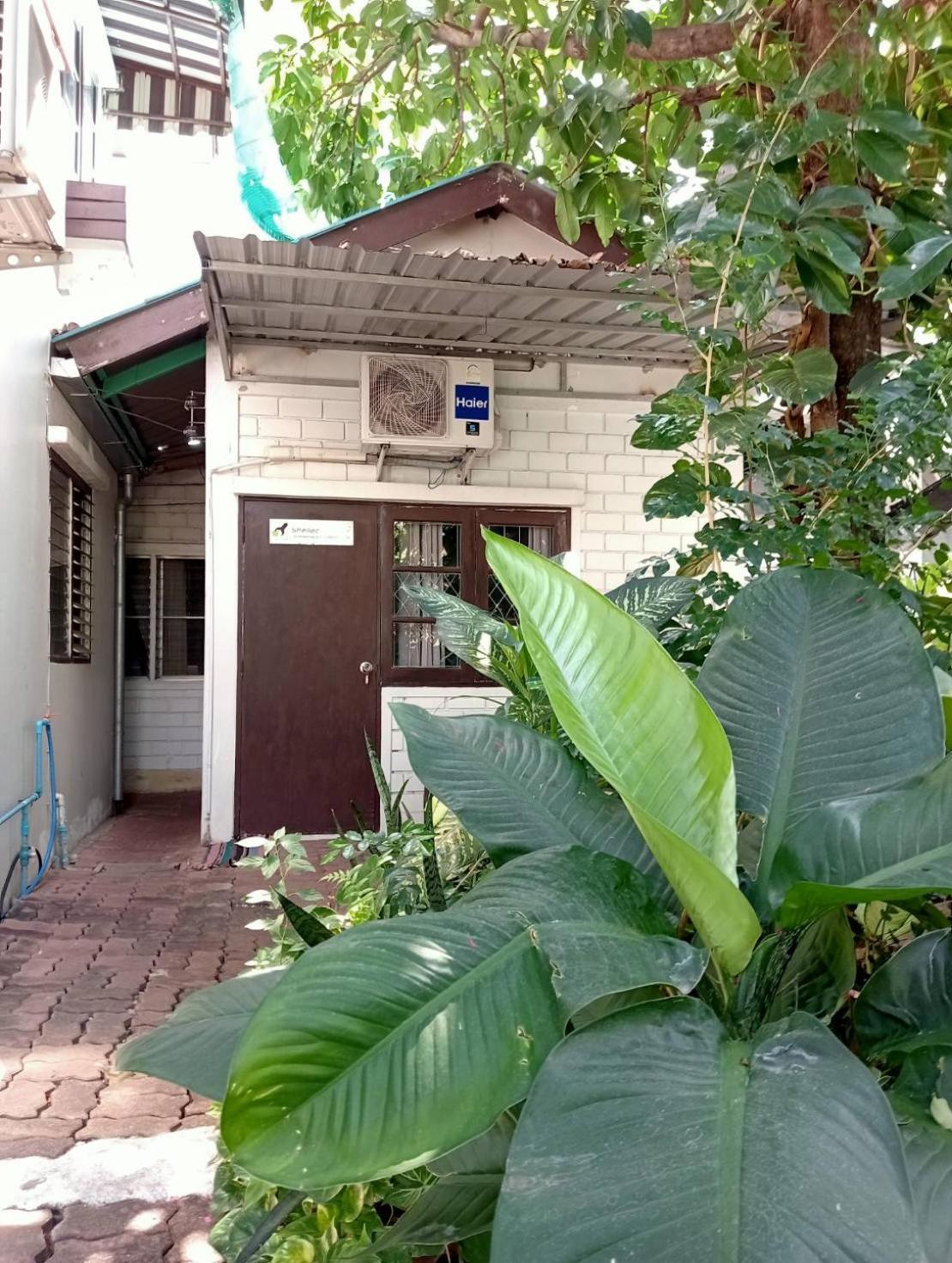 Young And Beautiful Bangkok Exterior photo